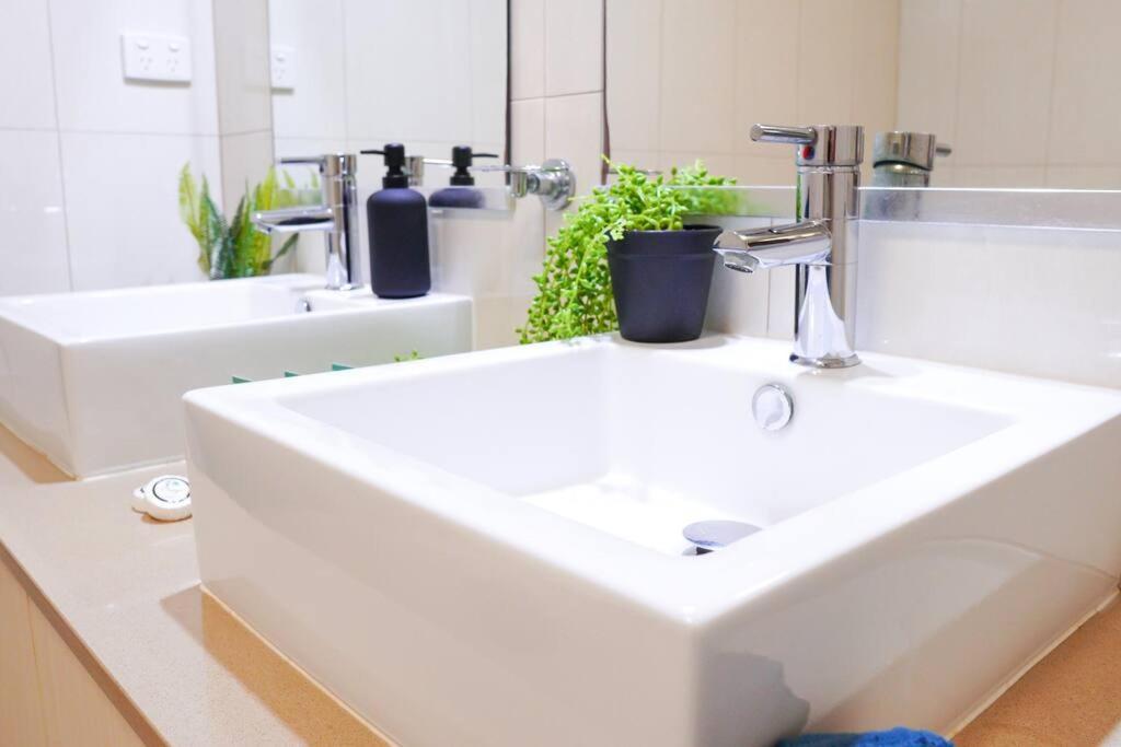 End Breeze- 3 Bedroom Luxury Apartment *