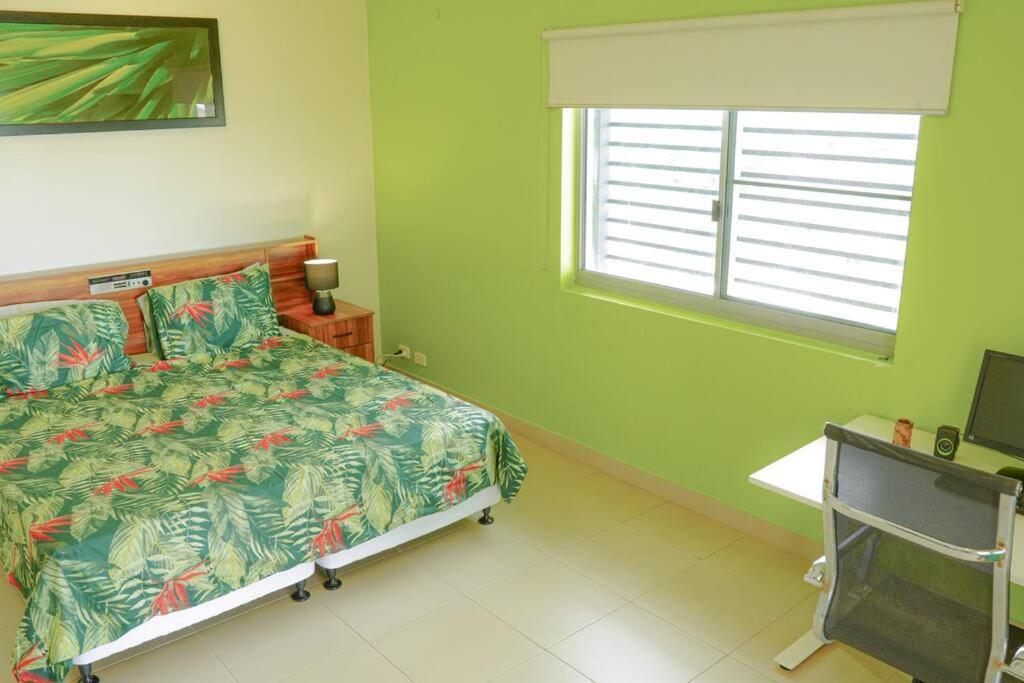 End Breeze- 3 Bedroom Luxury Apartment *
